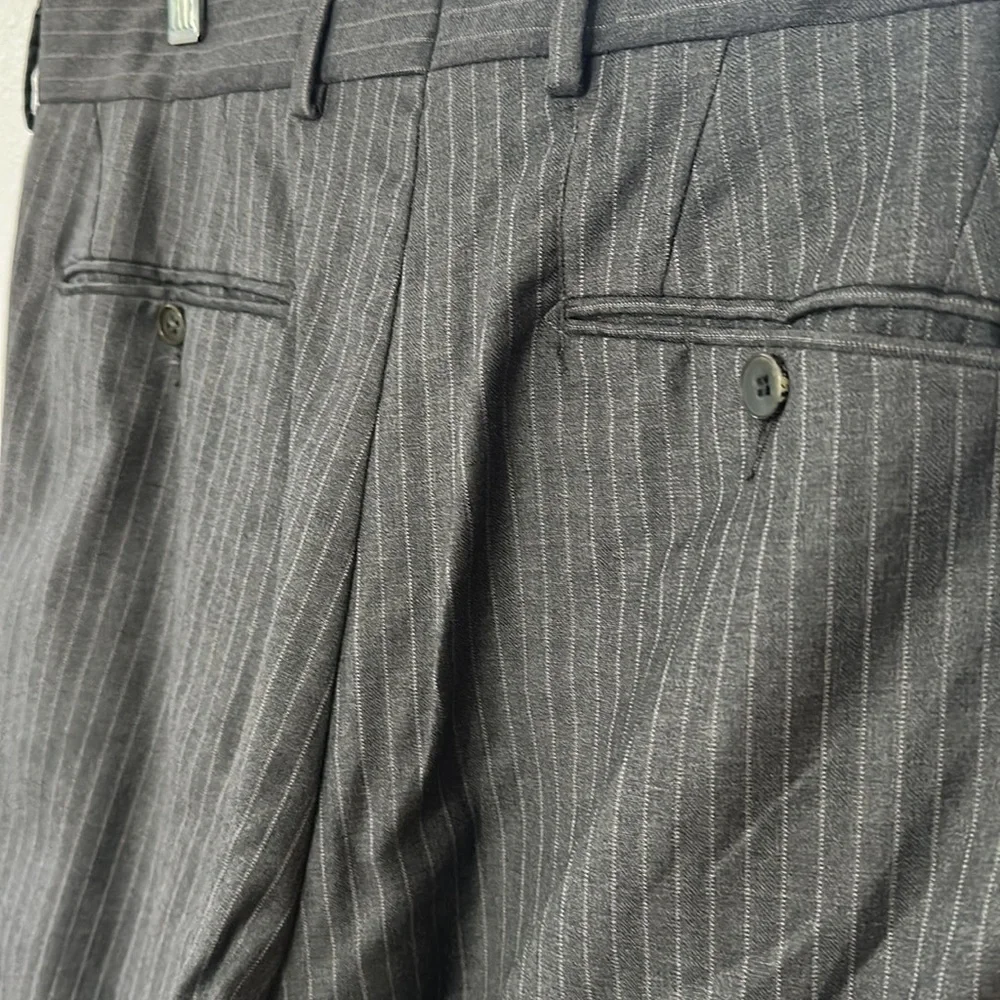 GUCCI wool trousers/slacks. - Picture 7 of 10